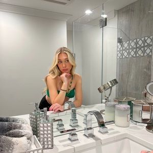 Meet your Posher, Naomi